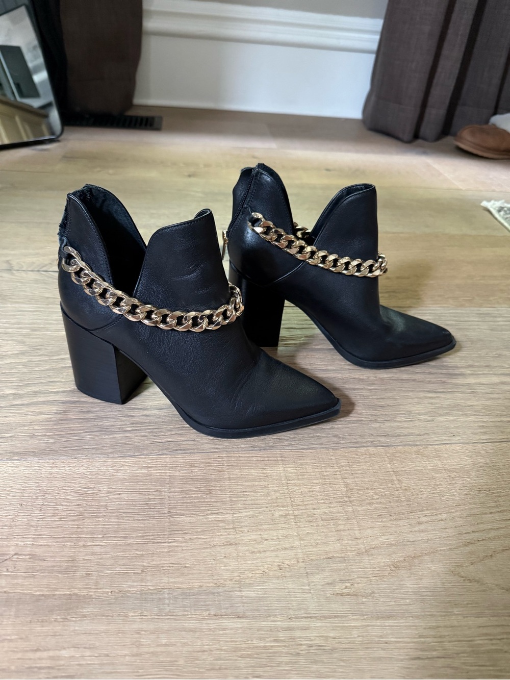 Steve Madden Black Leather Gold Chain Chunky Heeled Bootie